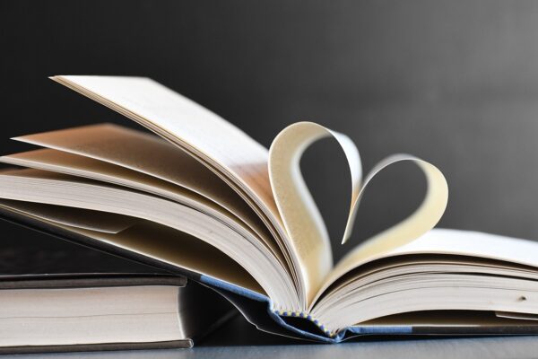 books heart pages literature 5615562