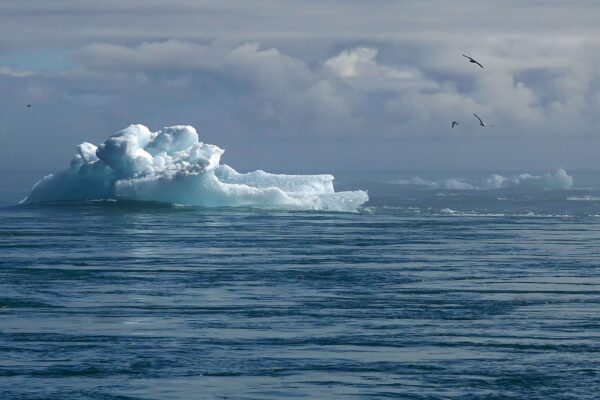 iceberg melts climate ocean nature 6779681