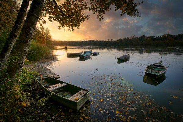 lake boats sunset bank dusk 5756911