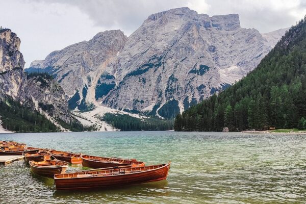 moutains lake boat nature 9025523