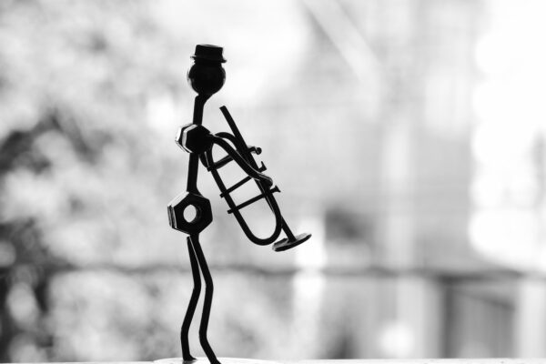 musician trumpet metal decoration 623362