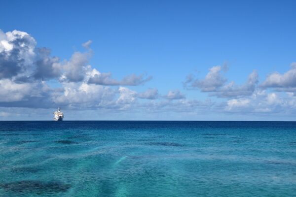 ocean rangiroa sea clouds water 7335499